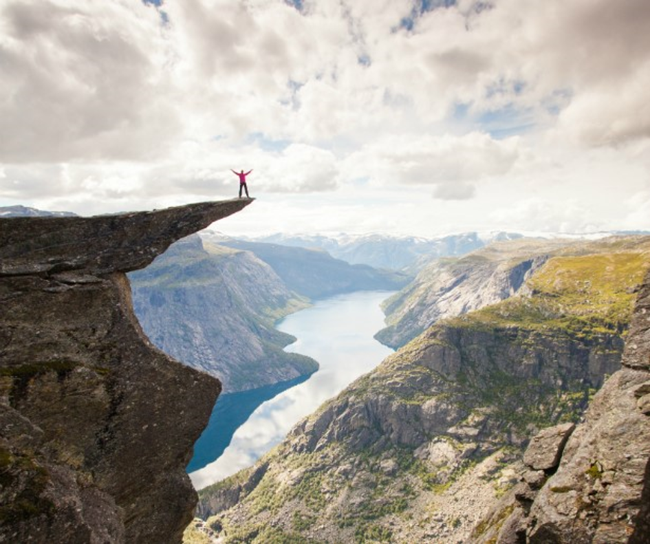 A Hardangerfjrod. Minden egyes fjord egy jég által vájt műalkotás. Forrás: https://www.visitnorway.com/ 