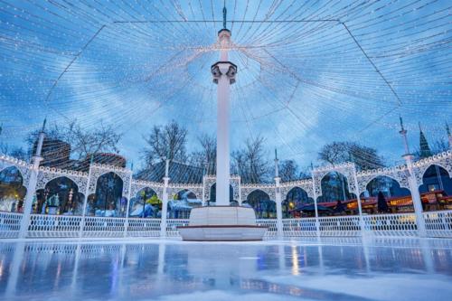 Tivoli-Nimb Skøjtebane Aften_ Vinter i Tivoli_Balla Ivett